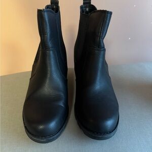 Universal Thread Black Ankle Boots